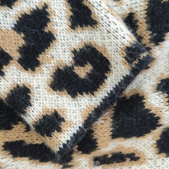 DKNY Leopard Print Funnel Neck Hi-Low Cozy Oversized Mob Wife Sweater Size L - Picture 8 of 11